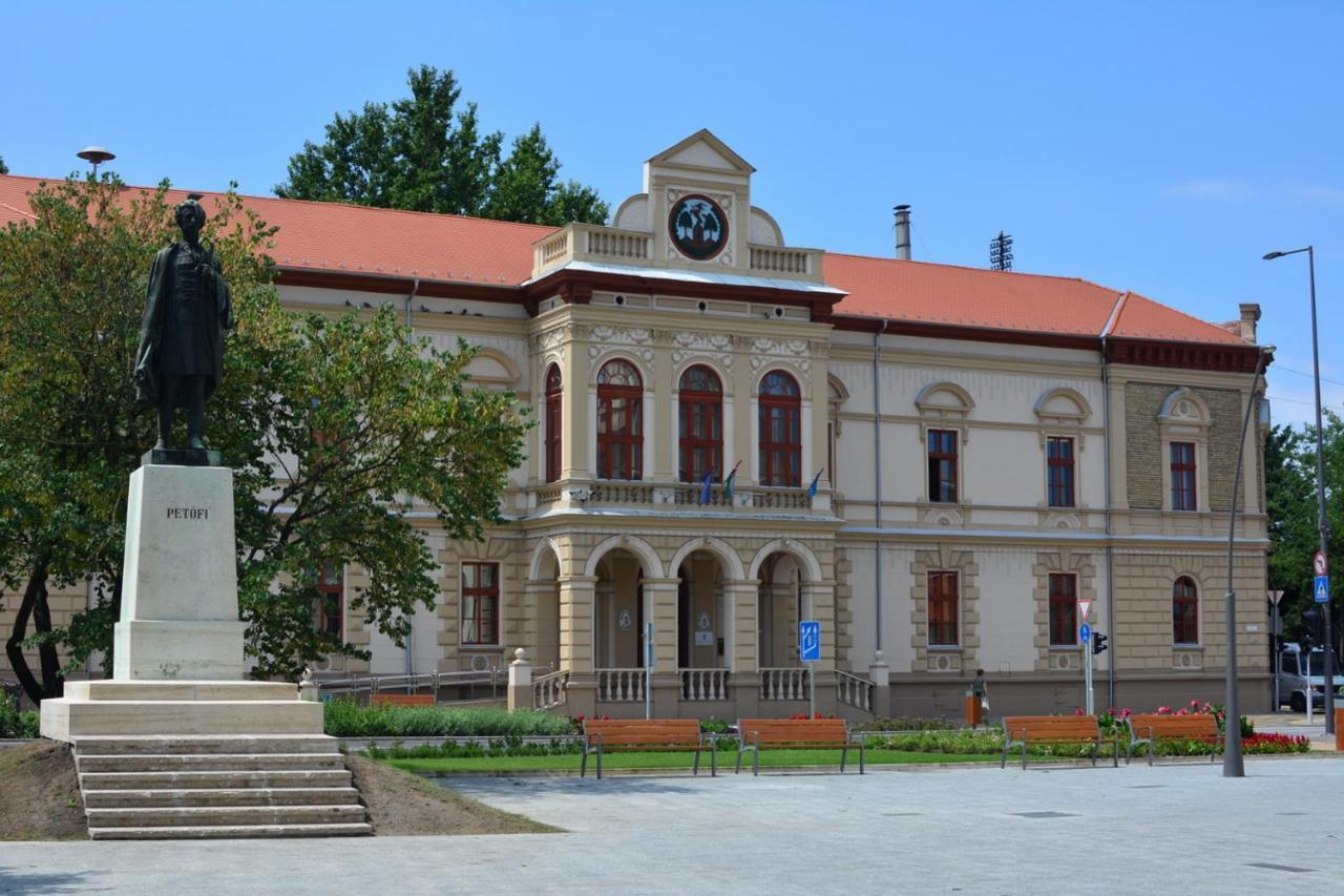 Hotel Csengo Vendeghaz Kiskoros Exteriér fotografie